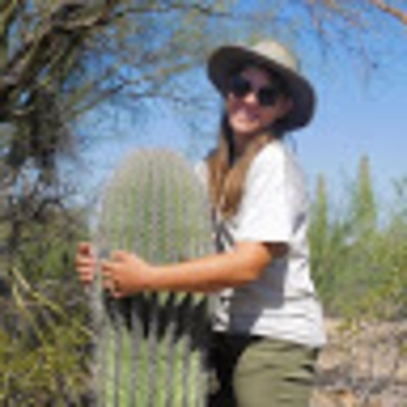 Meet your Posher, Carolyn - Picture 1 of 1